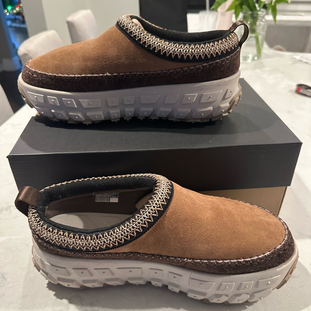 UGG All-Gender Venture Daze Clog - Mens 12 - Women’s 13